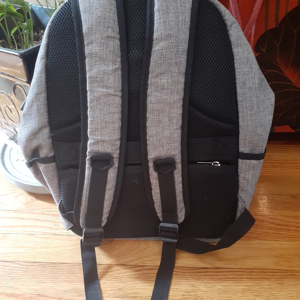 Backpack - Picture 3 of 4